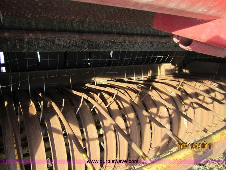 image for item 3287 1993 New Holland 660 fastnet round baler