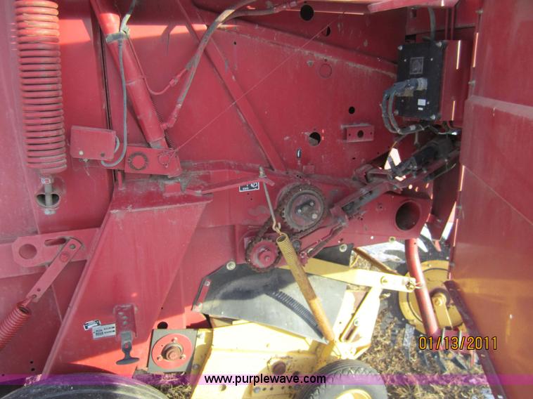 image for item 3287 1993 New Holland 660 fastnet round baler