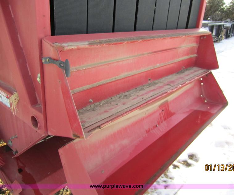 image for item 3287 1993 New Holland 660 fastnet round baler