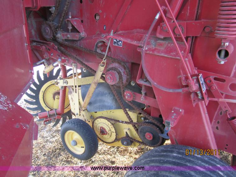 image for item 3287 1993 New Holland 660 fastnet round baler