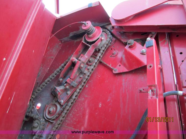 image for item 3287 1993 New Holland 660 fastnet round baler