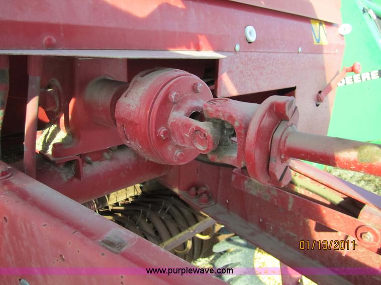 image for item 3287 1993 New Holland 660 fastnet round baler