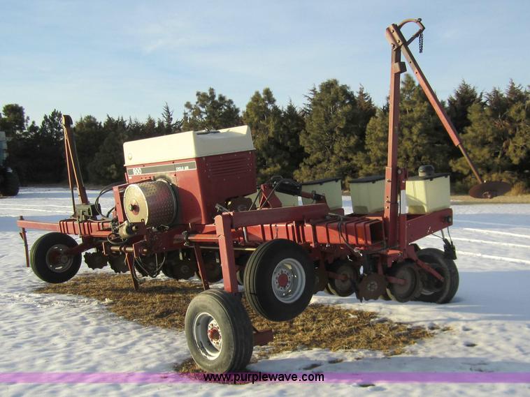 image for item 3289 1993 Case International 900 Cyclo air planter