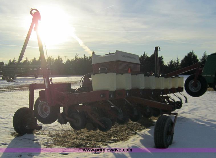 image for item 3289 1993 Case International 900 Cyclo air planter