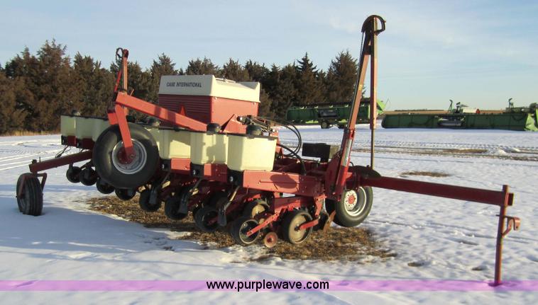 image for item 3289 1993 Case International 900 Cyclo air planter