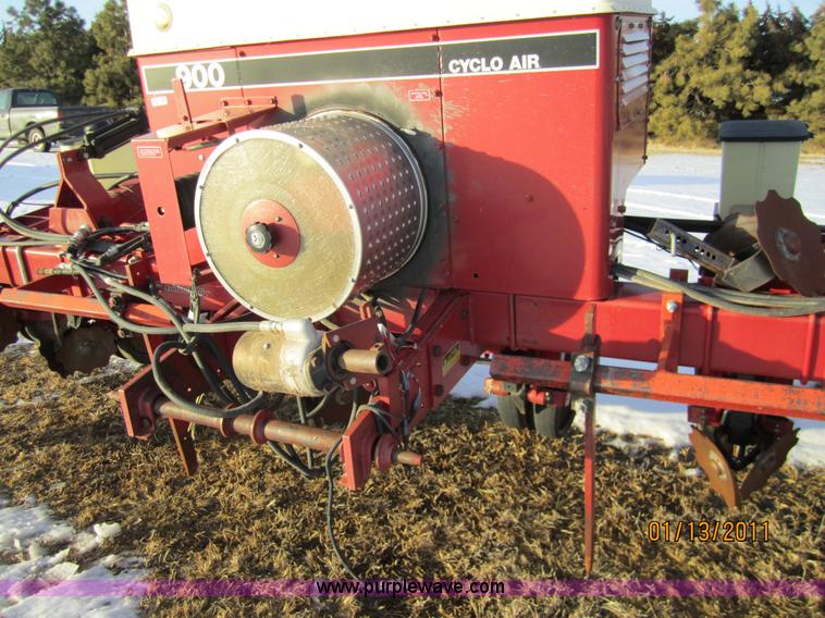 image for item 3289 1993 Case International 900 Cyclo air planter