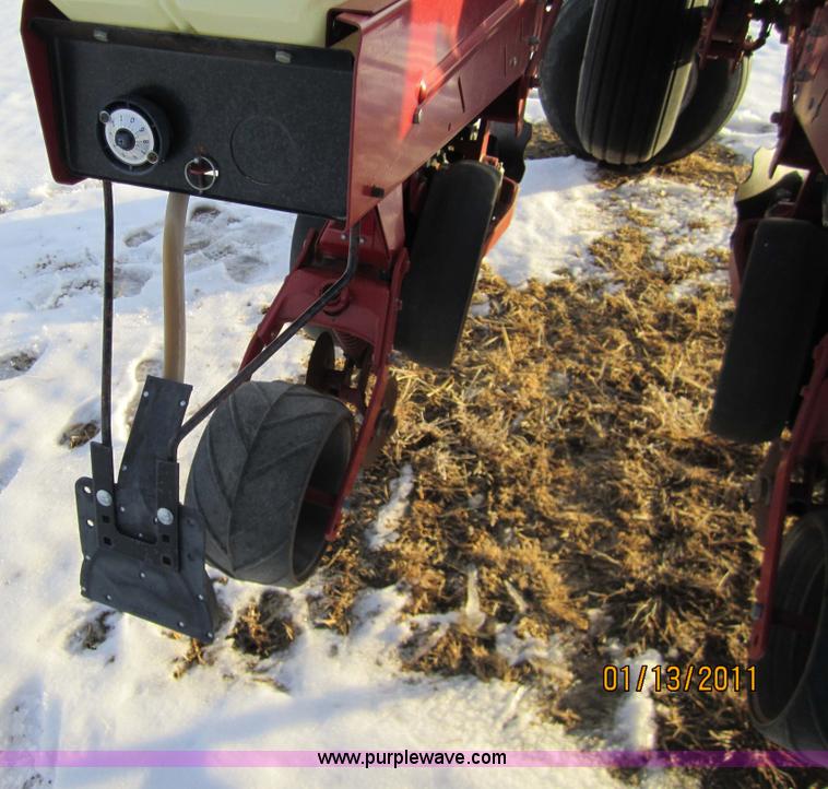 image for item 3289 1993 Case International 900 Cyclo air planter