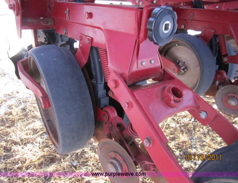 image for item 3289 1993 Case International 900 Cyclo air planter