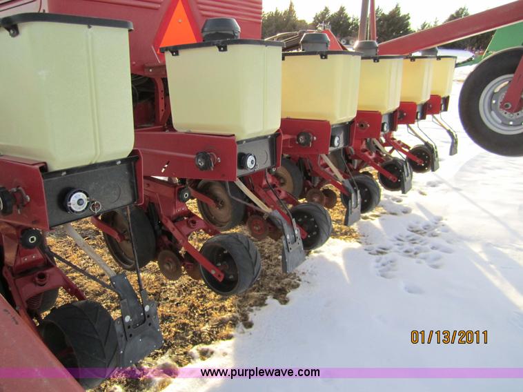 image for item 3289 1993 Case International 900 Cyclo air planter