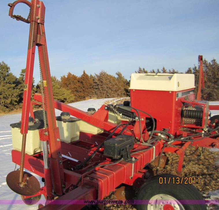 image for item 3289 1993 Case International 900 Cyclo air planter