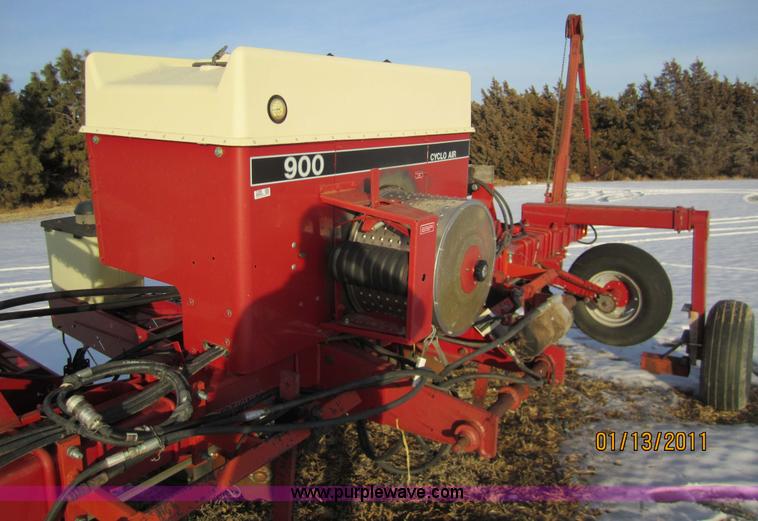 image for item 3289 1993 Case International 900 Cyclo air planter