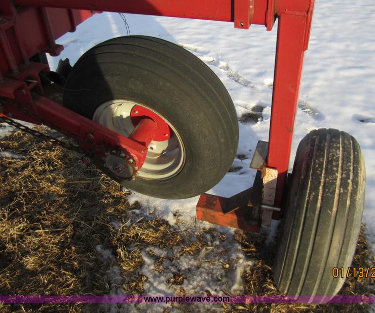 image for item 3289 1993 Case International 900 Cyclo air planter