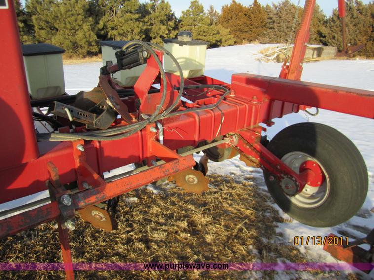 image for item 3289 1993 Case International 900 Cyclo air planter