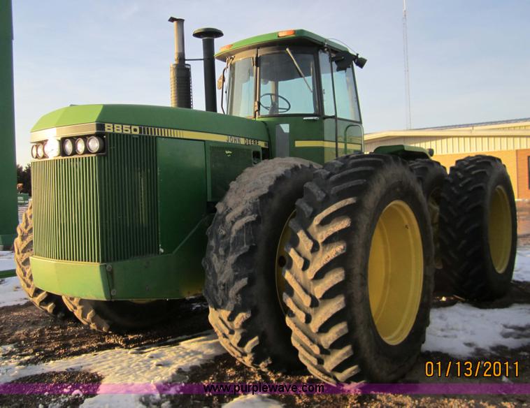 image for item 3290 1986 John Deere 8850 tractor