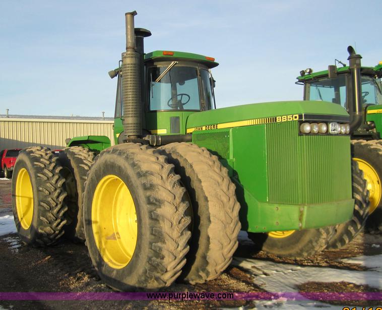 image for item 3290 1986 John Deere 8850 tractor