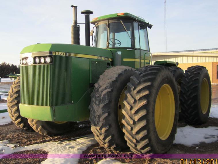 image for item 3290 1986 John Deere 8850 tractor