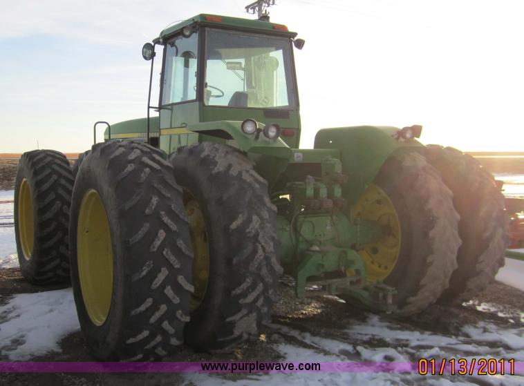 image for item 3290 1986 John Deere 8850 tractor