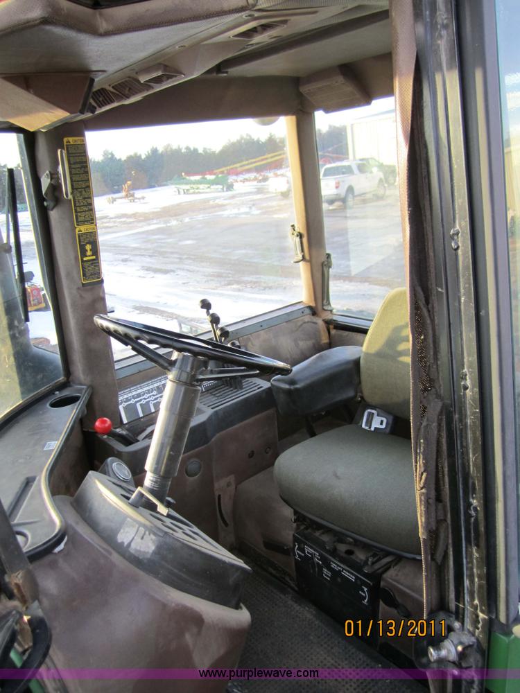 image for item 3290 1986 John Deere 8850 tractor