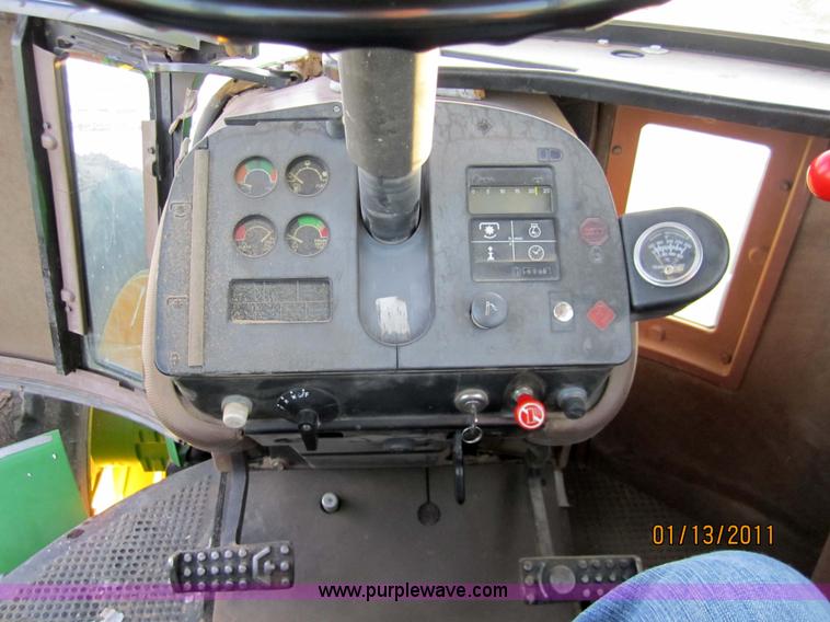 image for item 3290 1986 John Deere 8850 tractor