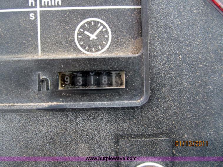 image for item 3290 1986 John Deere 8850 tractor