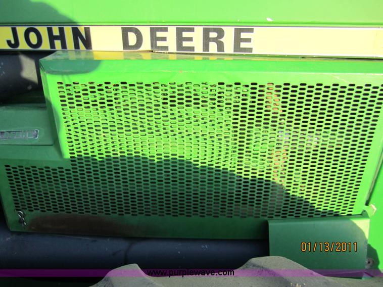 image for item 3290 1986 John Deere 8850 tractor