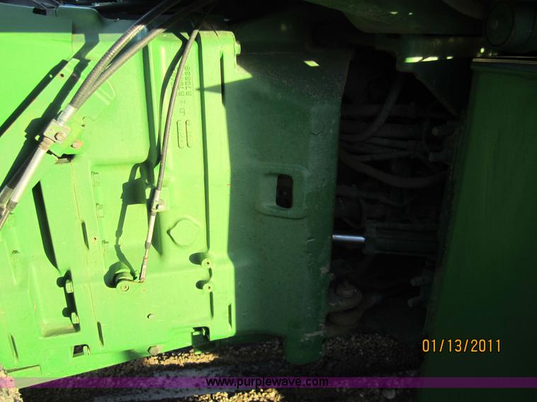 image for item 3290 1986 John Deere 8850 tractor