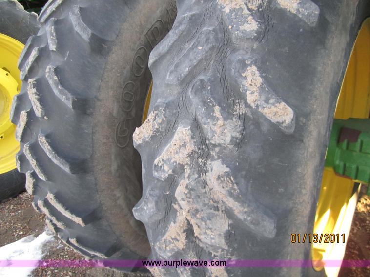 image for item 3290 1986 John Deere 8850 tractor