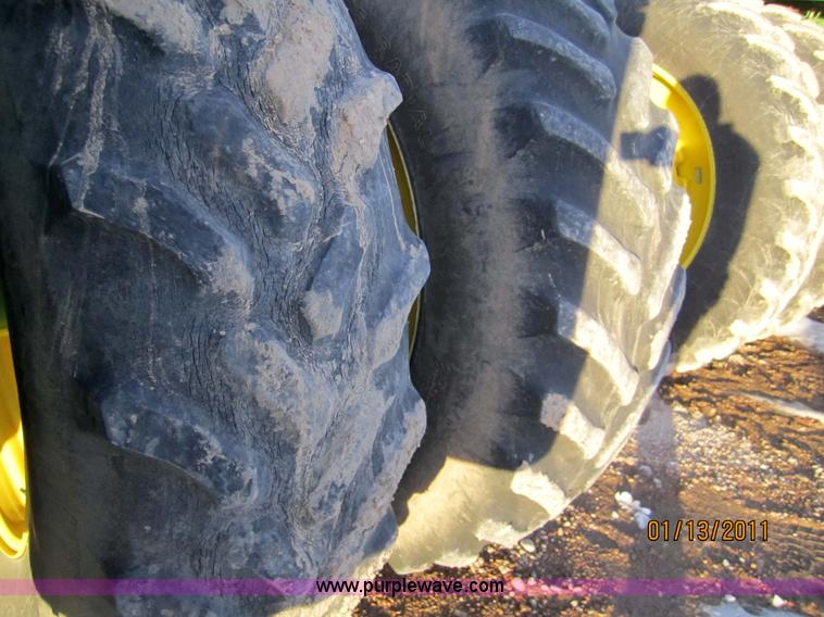 image for item 3290 1986 John Deere 8850 tractor