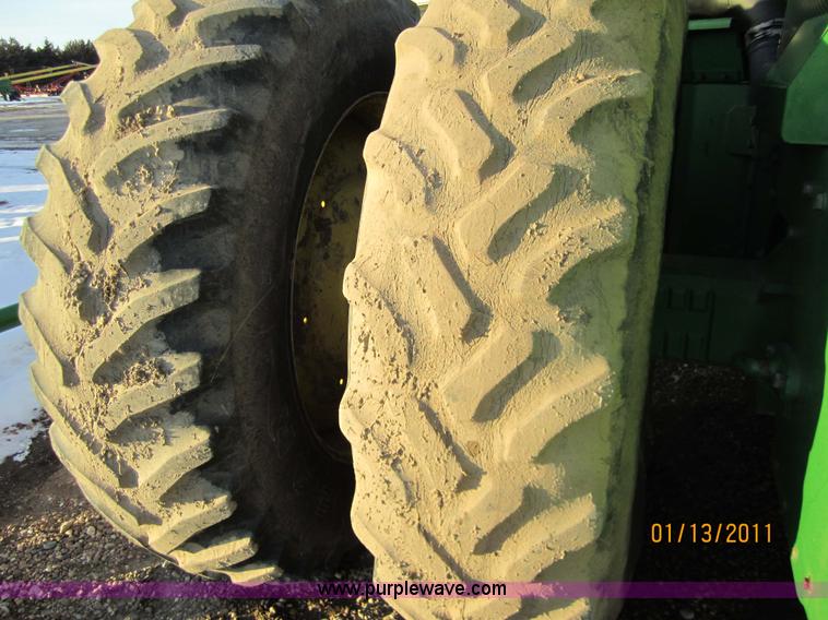 image for item 3290 1986 John Deere 8850 tractor