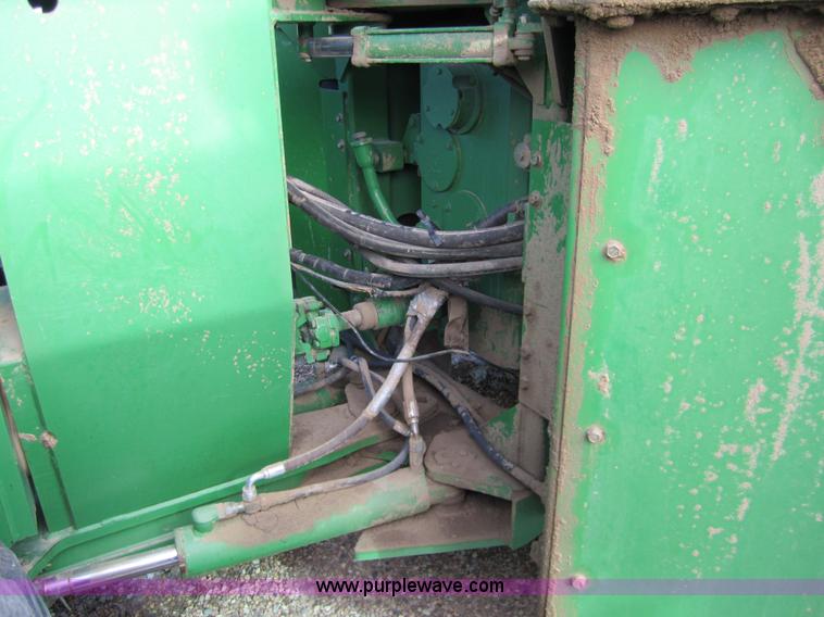 image for item 3291 1994 John Deere 8770 tractor