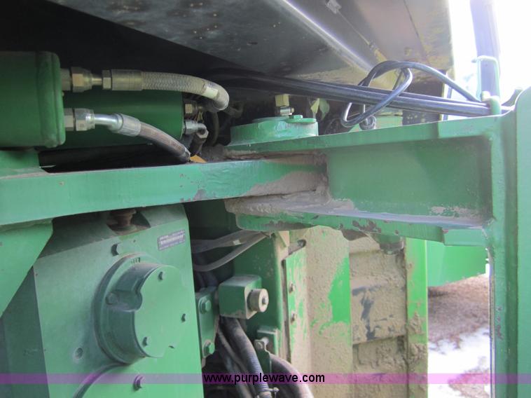 image for item 3291 1994 John Deere 8770 tractor