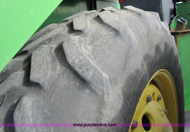 image for item 3291 1994 John Deere 8770 tractor
