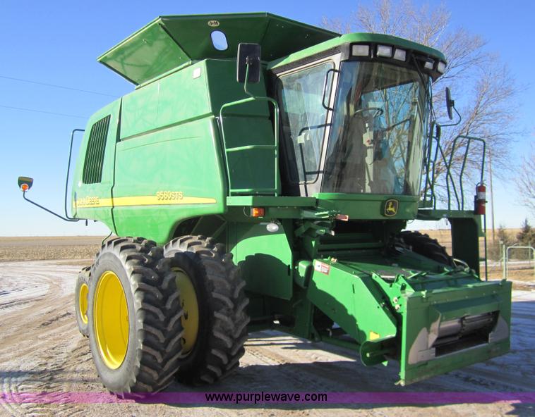image for item 3351 2005 John Deere 9560STS combine