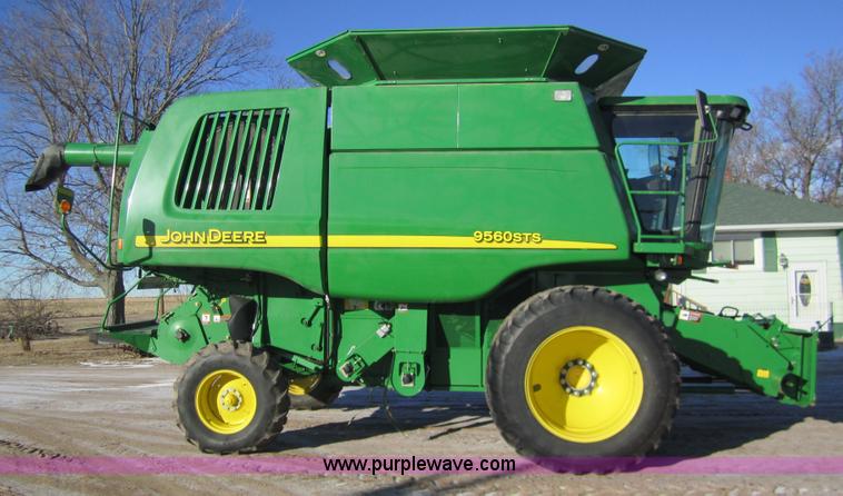 image for item 3351 2005 John Deere 9560STS combine