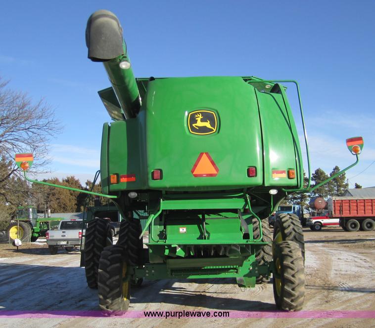 image for item 3351 2005 John Deere 9560STS combine