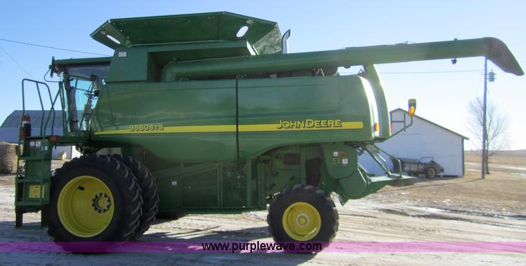 image for item 3351 2005 John Deere 9560STS combine