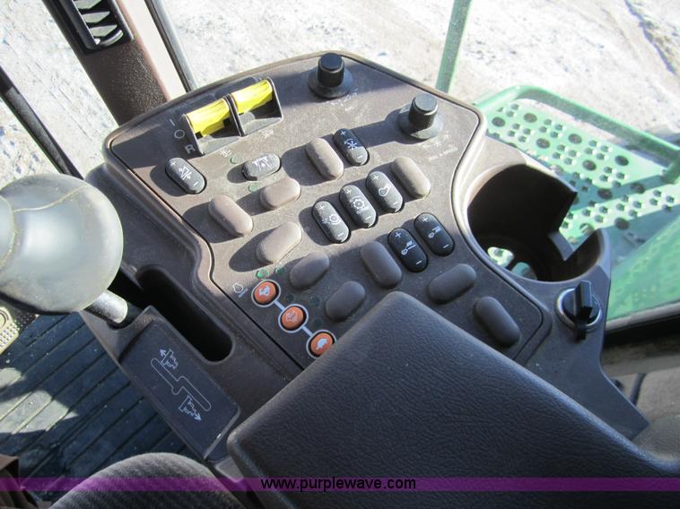 image for item 3351 2005 John Deere 9560STS combine