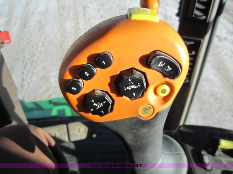 image for item 3351 2005 John Deere 9560STS combine