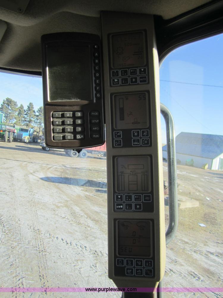 image for item 3351 2005 John Deere 9560STS combine