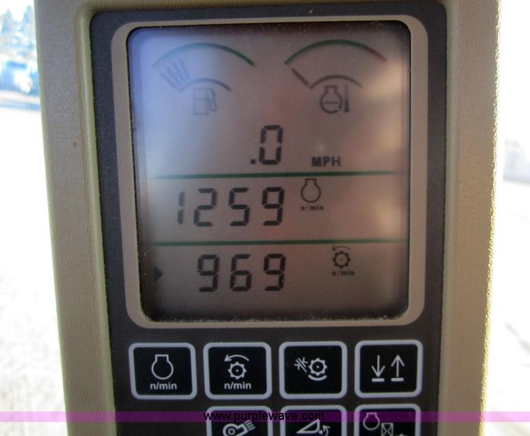 image for item 3351 2005 John Deere 9560STS combine