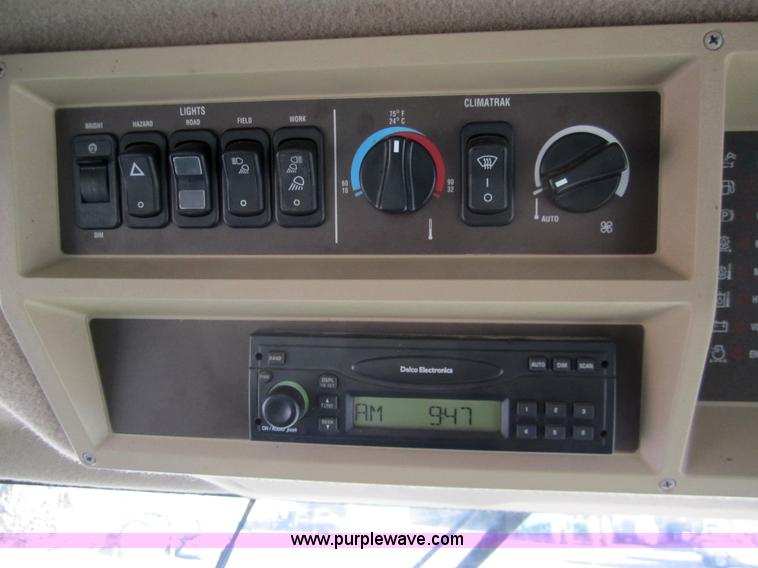 image for item 3351 2005 John Deere 9560STS combine