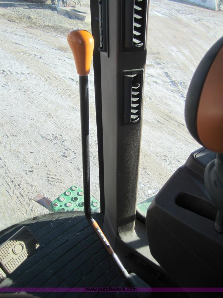 image for item 3351 2005 John Deere 9560STS combine