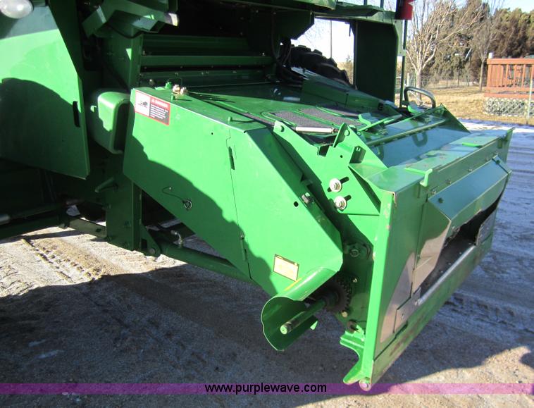 image for item 3351 2005 John Deere 9560STS combine