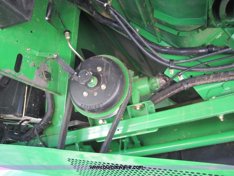 image for item 3351 2005 John Deere 9560STS combine