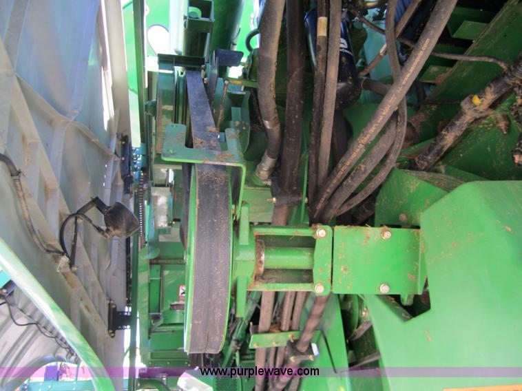 image for item 3351 2005 John Deere 9560STS combine