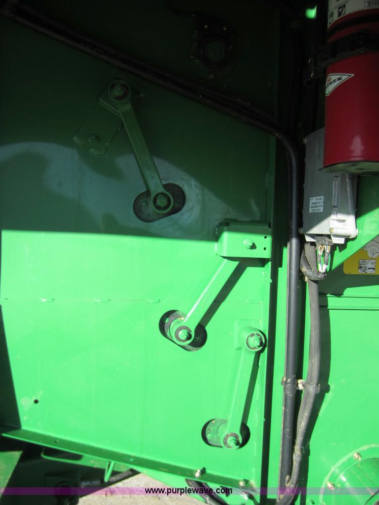 image for item 3351 2005 John Deere 9560STS combine