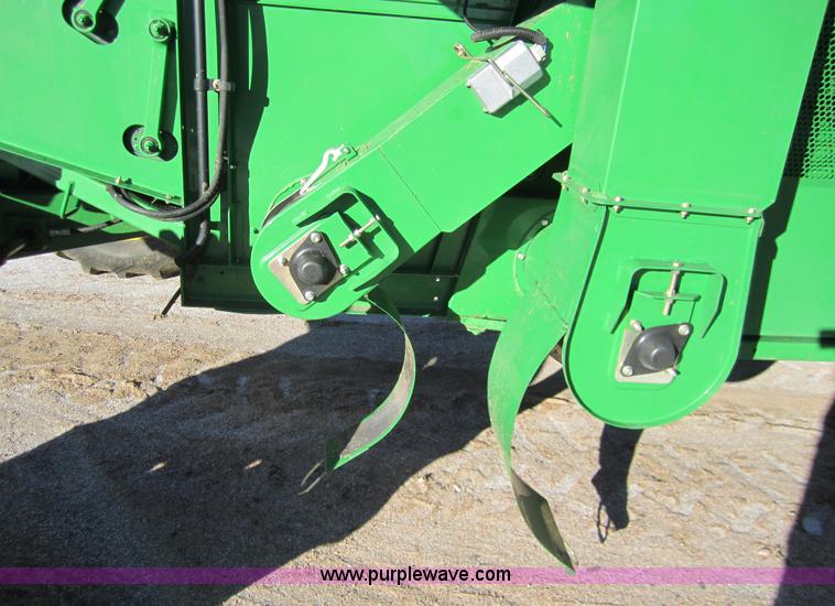 image for item 3351 2005 John Deere 9560STS combine
