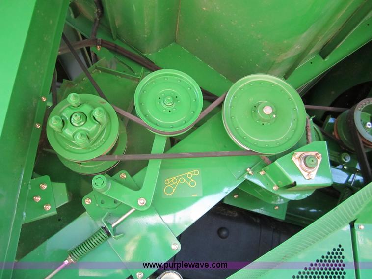 image for item 3351 2005 John Deere 9560STS combine