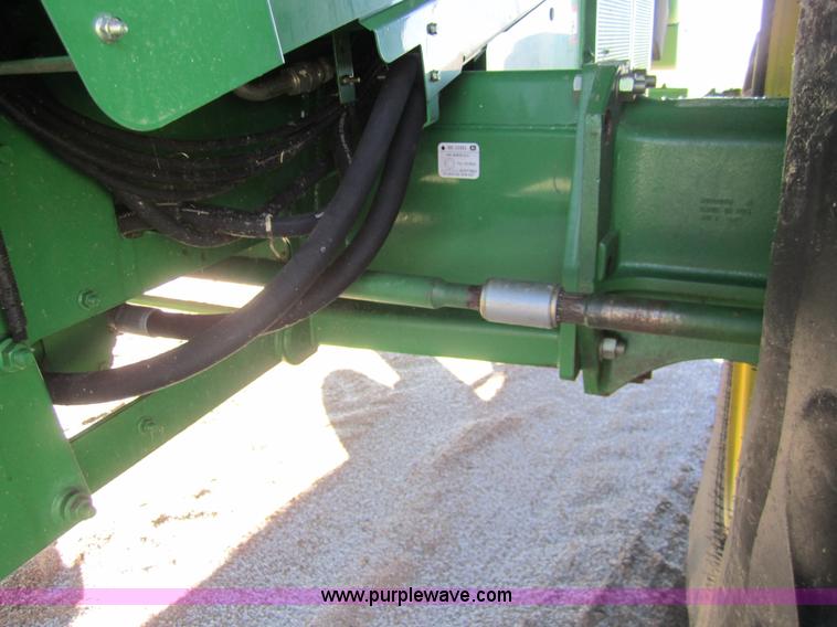 image for item 3351 2005 John Deere 9560STS combine