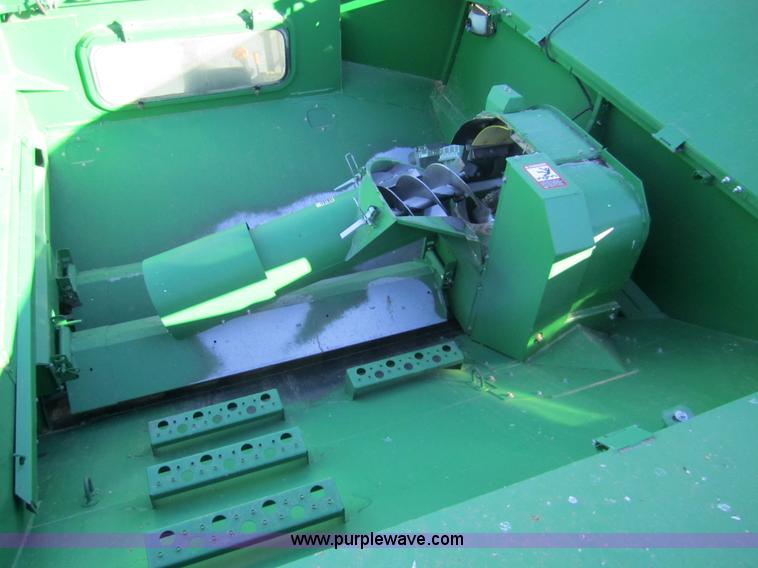 image for item 3351 2005 John Deere 9560STS combine